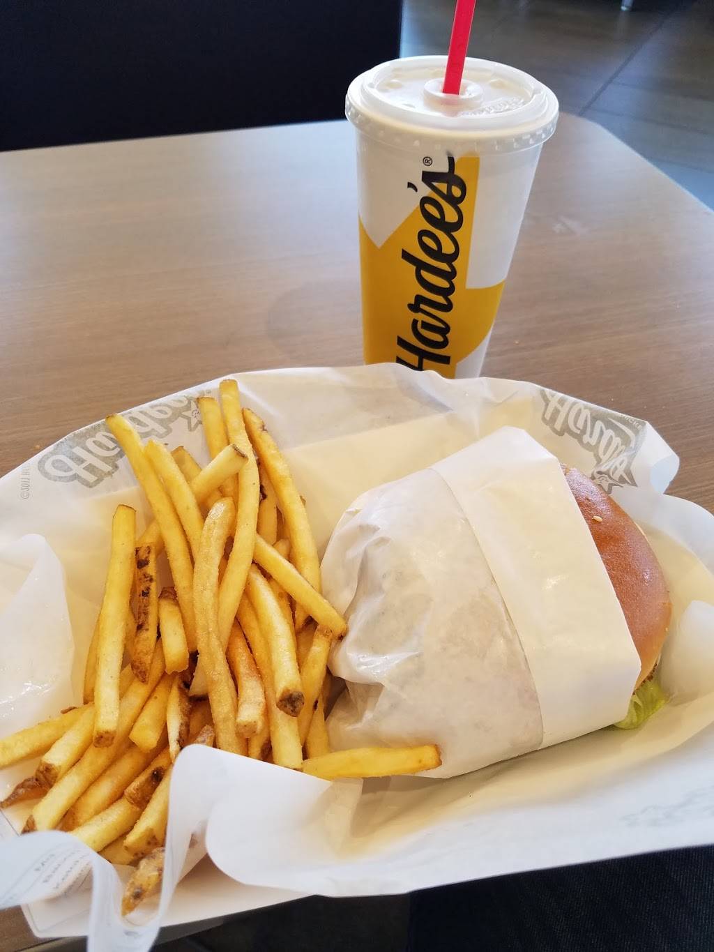 Hardees | restaurant | 5373 Bannister Rd, Kansas City, MO 64137, USA | 8169664550 OR +1 816-966-4550