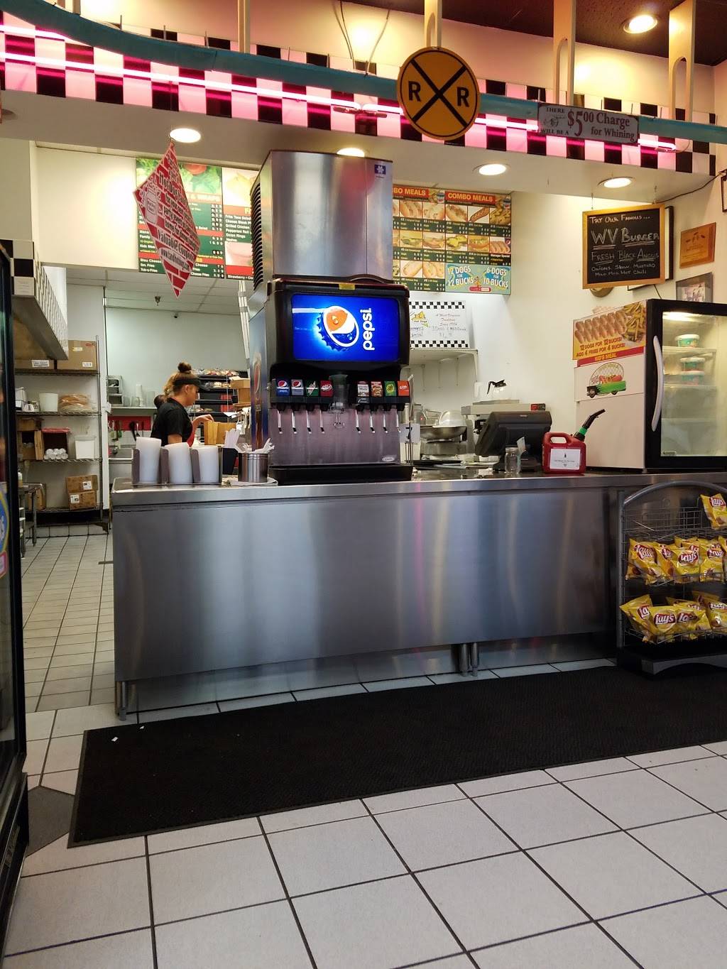 T & L Hot Dogs | restaurant | 614 Rosebud Ave, Clarksburg, WV 26301, USA | 3046223404 OR +1 304-622-3404