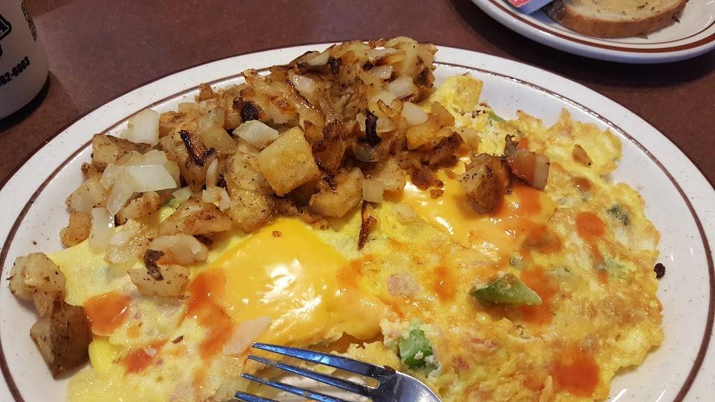 ZJs Family Restaurant | restaurant | 140 Pine St, Hamburg, NY 14075, USA | 7166461333 OR +1 716-646-1333