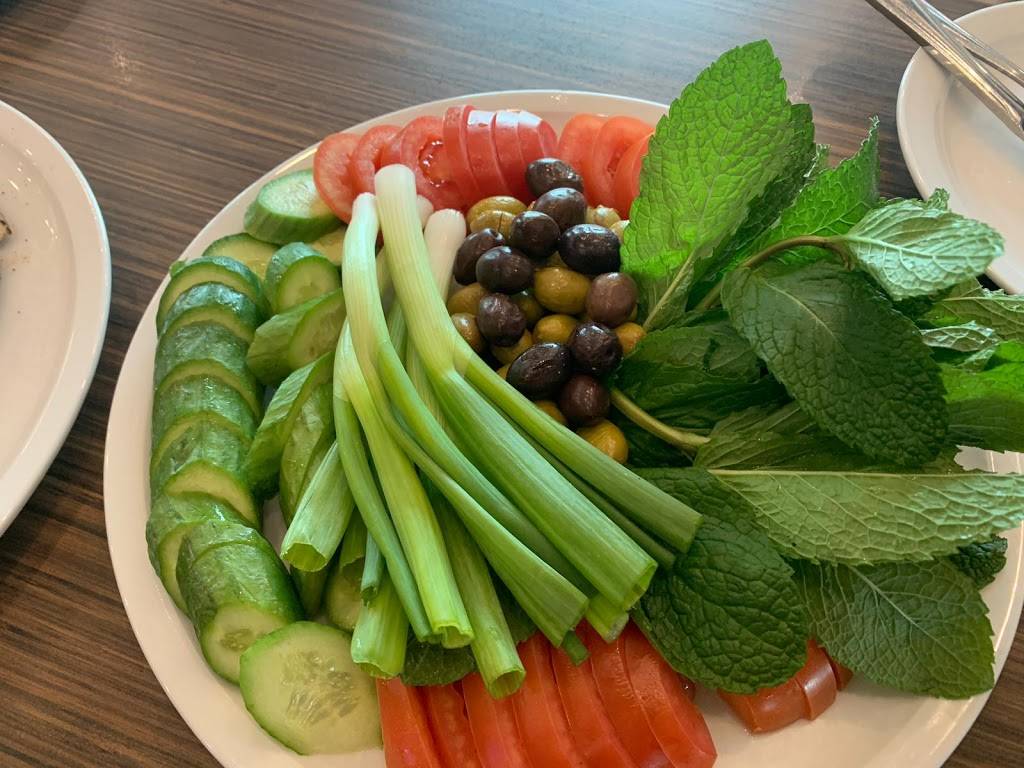 Lylac | restaurant | 1625 Boulevard Marcel-Laurin, Saint-Laurent, QC H4R 0B7, Canada | 5145075327 OR +1 514-507-5327