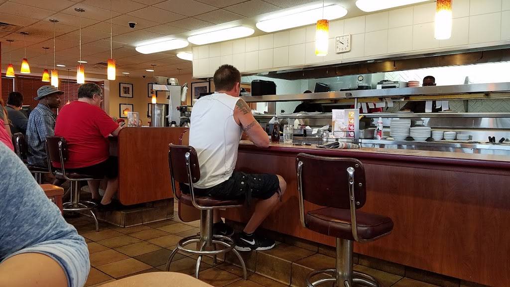 Dennys | restaurant | 6100 Rockside Rd, Independence, OH 44131, USA | 2165247088 OR +1 216-524-7088