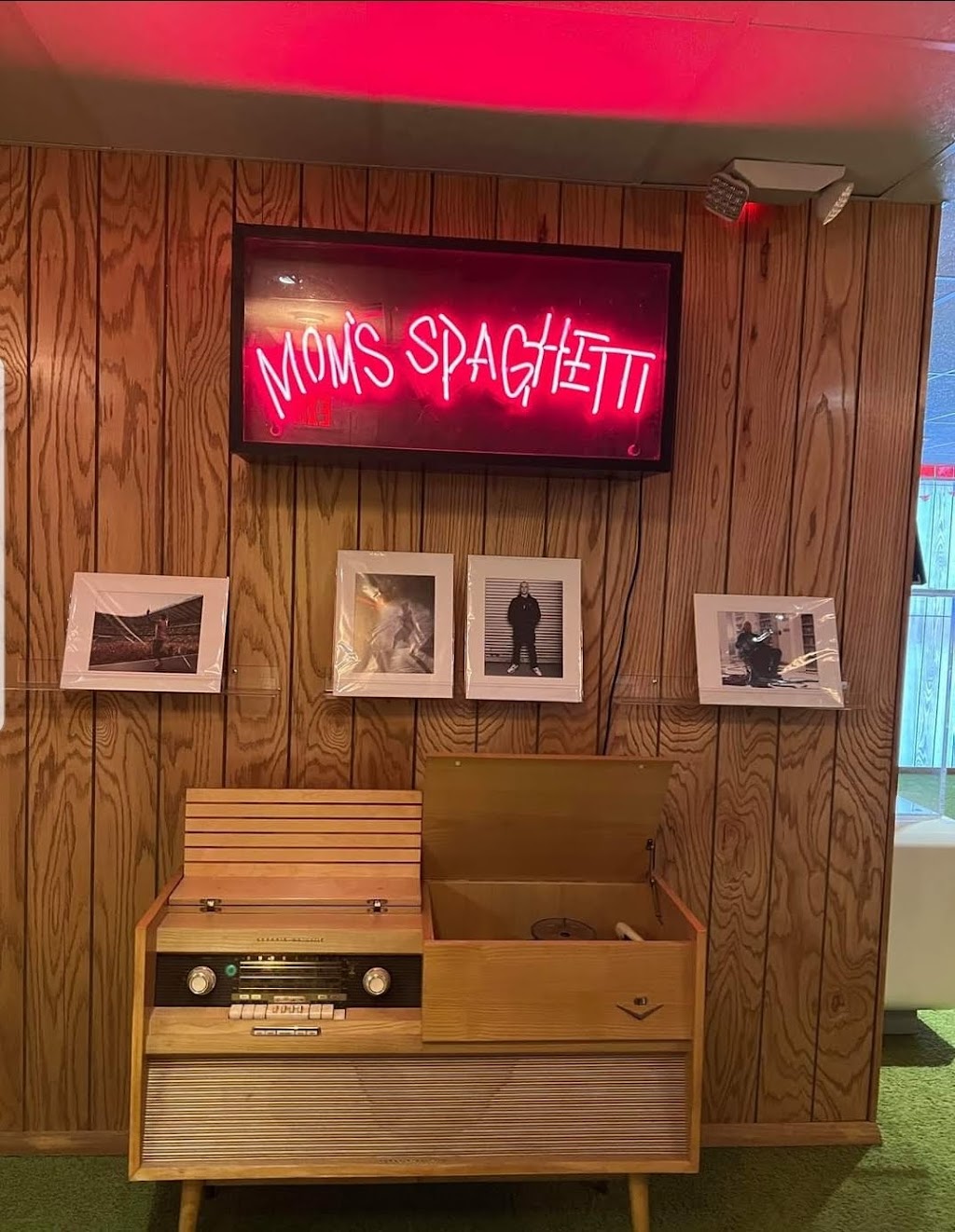 Moms Spaghetti | restaurant | 2131 Woodward Ave, Detroit, MI 48201, USA | 3138888388 OR +1 313-888-8388