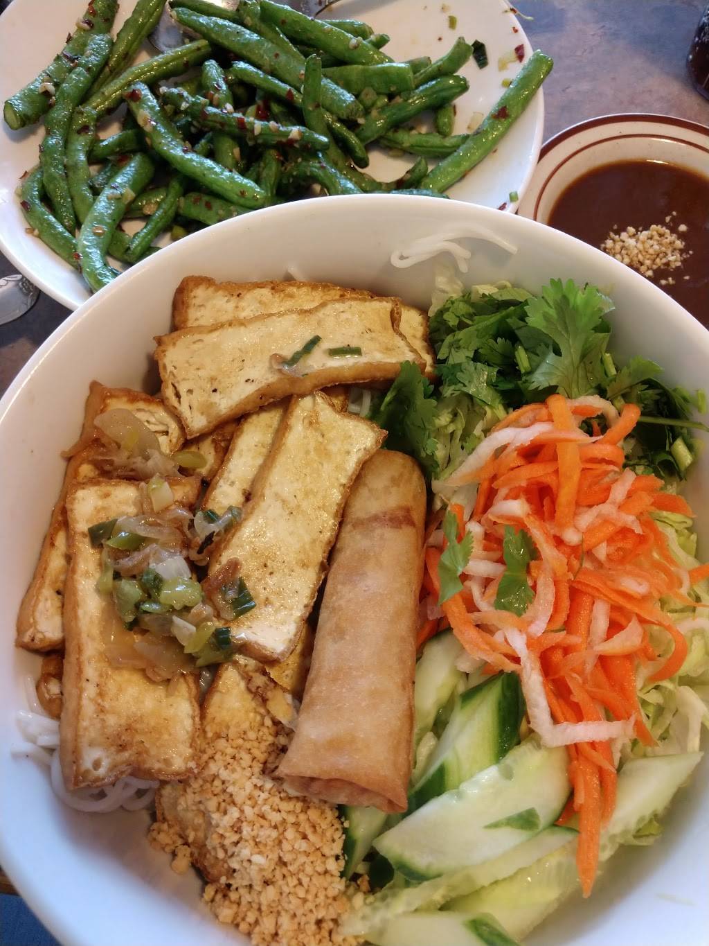 Tô Pho | restaurant | 823 E Algonquin Rd, Schaumburg, IL 60173, USA | 8473487778 OR +1 847-348-7778