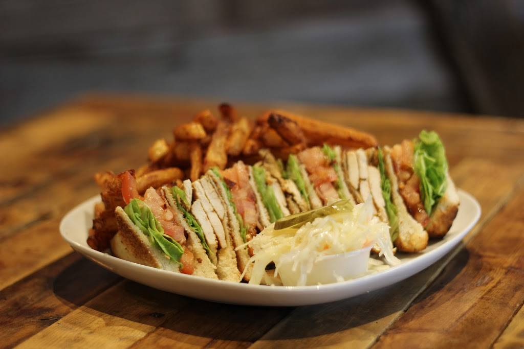 Le Poutine Bar | restaurant | 4750 Boulevard Sainte-Rose, Laval, QC H7R 5S6, Canada | 4503144343 OR +1 450-314-4343