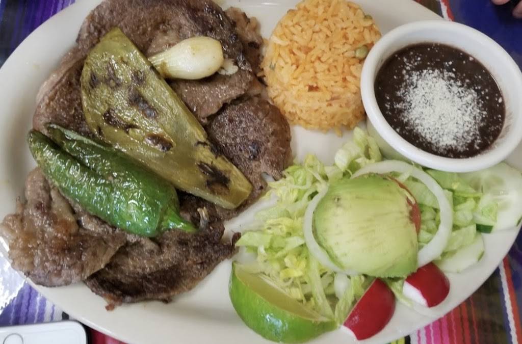 San Antonio Grocery Deli and Restaurant | restaurant | 221 W Broad St, Quakertown, PA 18951, USA | 2155290513 OR +1 215-529-0513