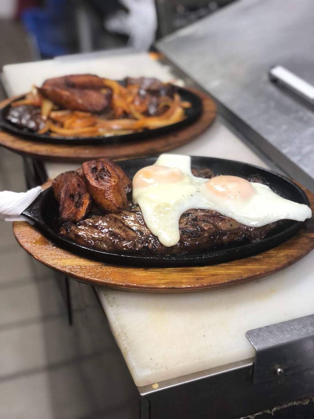 Punto Rojo | bakery | 3841, 85 S Main St, Freeport, NY 11520, USA | 5164425266 OR +1 516-442-5266