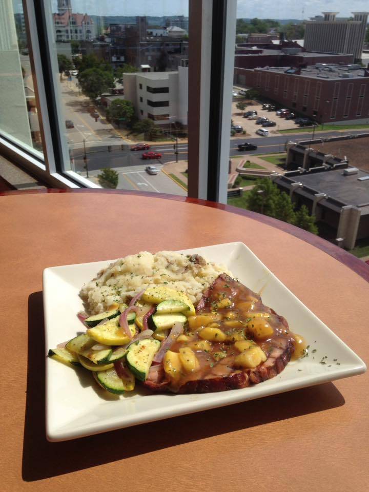 Sapphires Restaurant & Lounge at DoubleTree by Hilton Hotel Jeff | restaurant | 422 Monroe Street - Penthouse Level, Jefferson City, MO 65101, USA | 5736324144 OR +1 573-632-4144