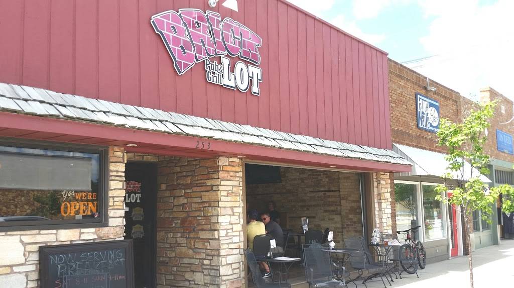 Brick Lot Pub & Grill | restaurant | 253 N 3rd Ave, Sturgeon Bay, WI 54235, USA | 9207439339 OR +1 920-743-9339