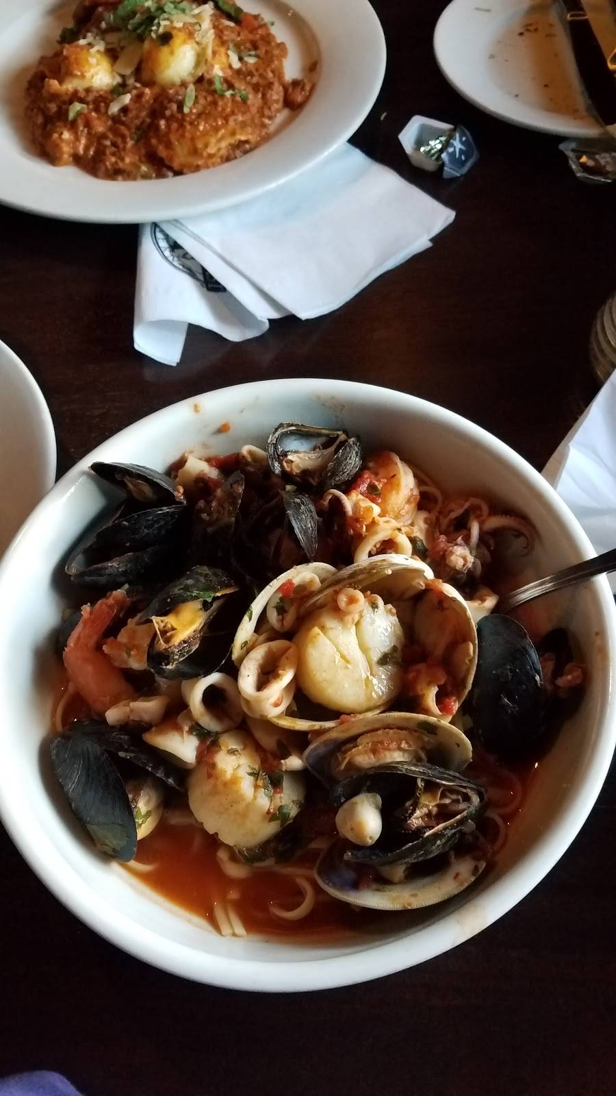 First & Last Tavern Avon | restaurant | 26 W Main St, Avon, CT 06001, USA | 8606762000 OR +1 860-676-2000