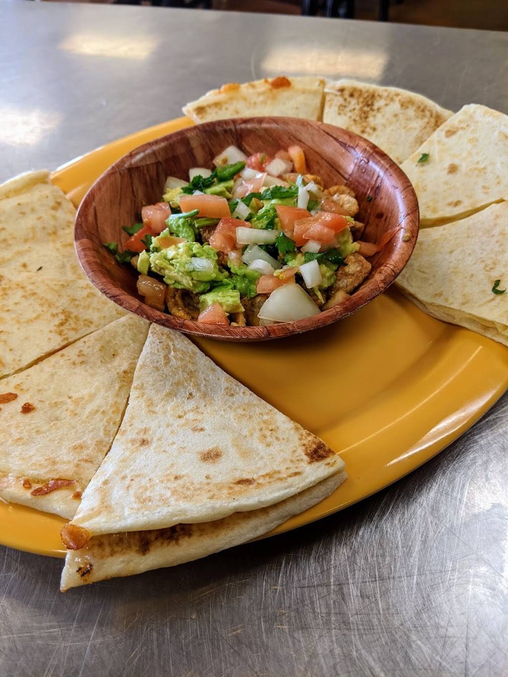 Tacos Chinampa Yarbrough | restaurant | 800 N Yarbrough Dr suite g & h, El Paso, TX 79915, USA | 9152571444 OR +1 915-257-1444