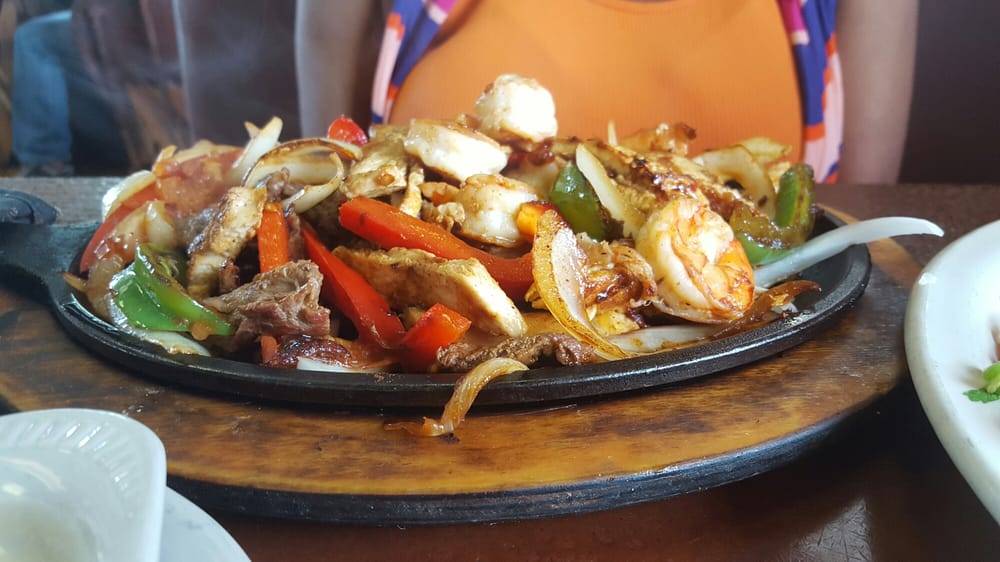 La Loma Restaurant | restaurant | 560 Eastern Blvd, Clarksville, IN 47129, USA | 8122833775 OR +1 812-283-3775