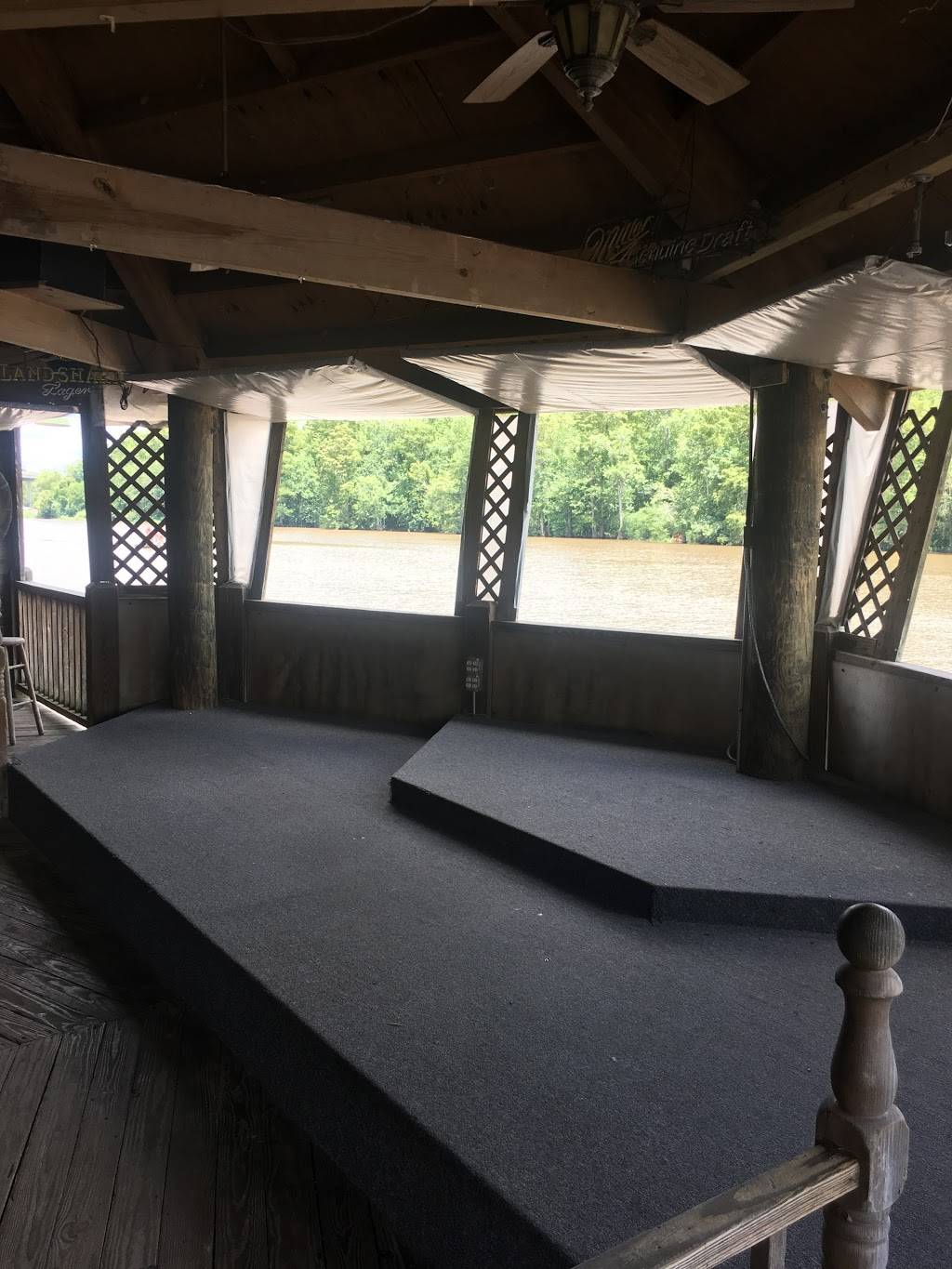 Tin Lizzys Landing | restaurant | 29592 LA-22, Springfield, LA 70462, USA | 2256956787 OR +1 225-695-6787