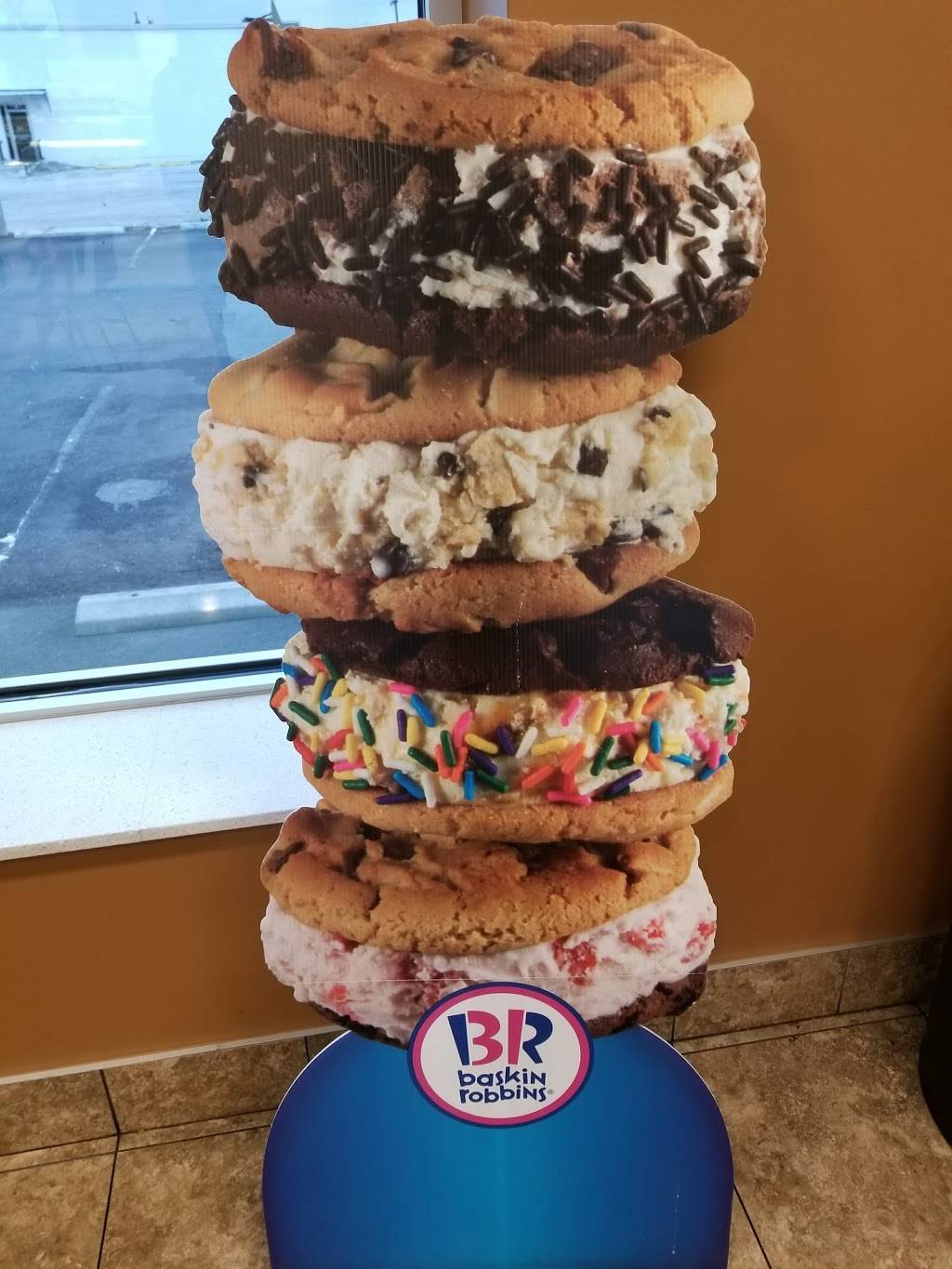 Dunkin | bakery | 403 San Pedro Ave, San Antonio, TX 78212, USA | 2109883333 OR +1 210-988-3333