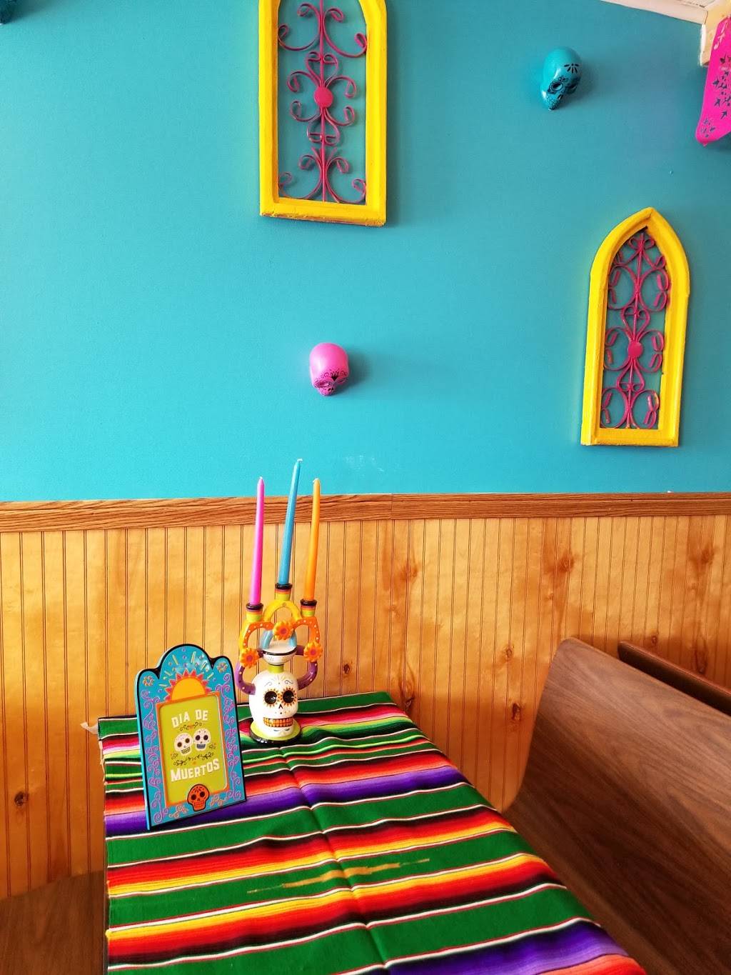 Casa Robles Taqueria | restaurant | 404 W Bremer Ave, Waverly, IA 50677, USA | 3195592928 OR +1 319-559-2928