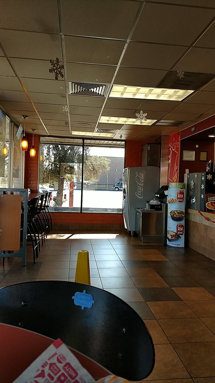 Jack in the Box | restaurant | 4949 N Oracle Rd, Tucson, AZ 85704, USA | 5208878770 OR +1 520-887-8770