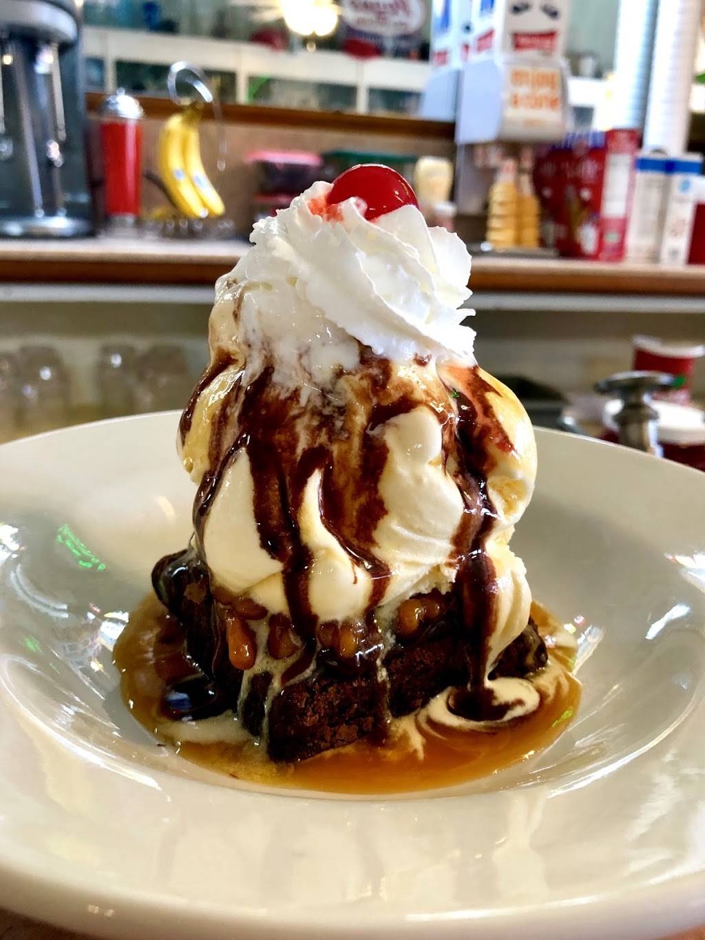 305 Lounge & Eatery | night club | 305 N Main St, Hendersonville, NC 28792, USA | 8285959656 OR +1 828-595-9656