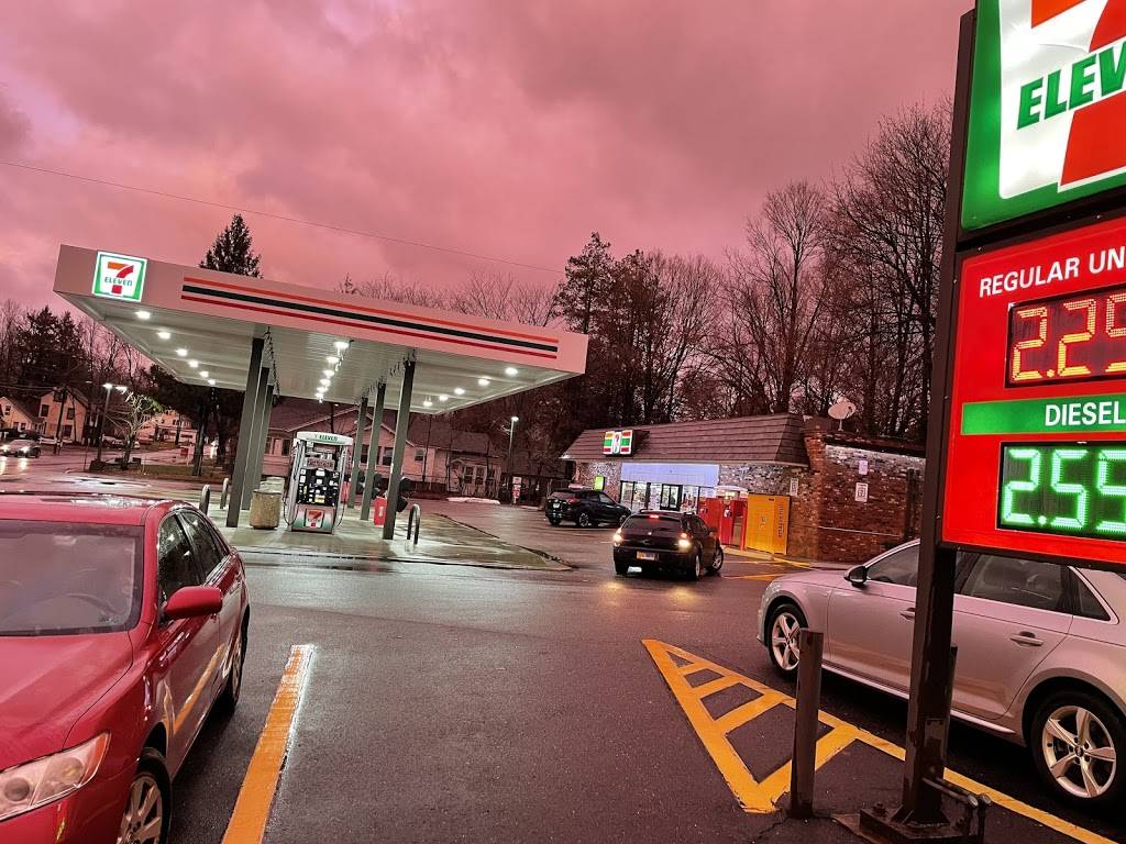 7-Eleven | bakery | 180 Union St, Rockville, CT 06066, USA | 8608756392 OR +1 860-875-6392