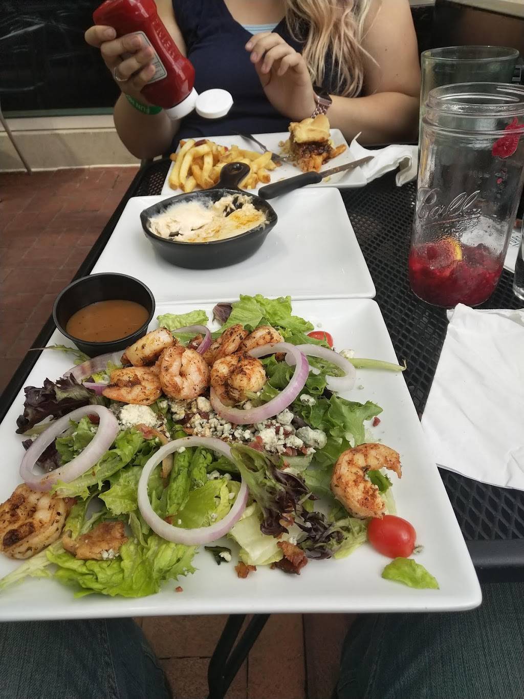 The Greene Turtle Sports Bar & Grille | restaurant | 601 F St NW, Washington, DC 20004, USA | 2026378889 OR +1 202-637-8889