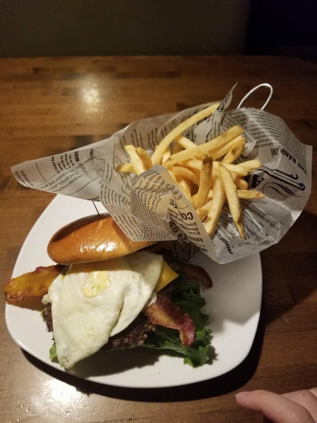 Colonial Cafe | restaurant | 1625 E Main St, St. Charles, IL 60174, USA | 6305844647 OR +1 630-584-4647