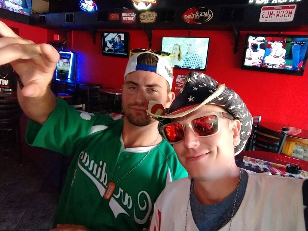 Field Box Sports Bar & Grill | restaurant | 4 Main St, St Peters, MO 63376, USA | 6363877167 OR +1 636-387-7167