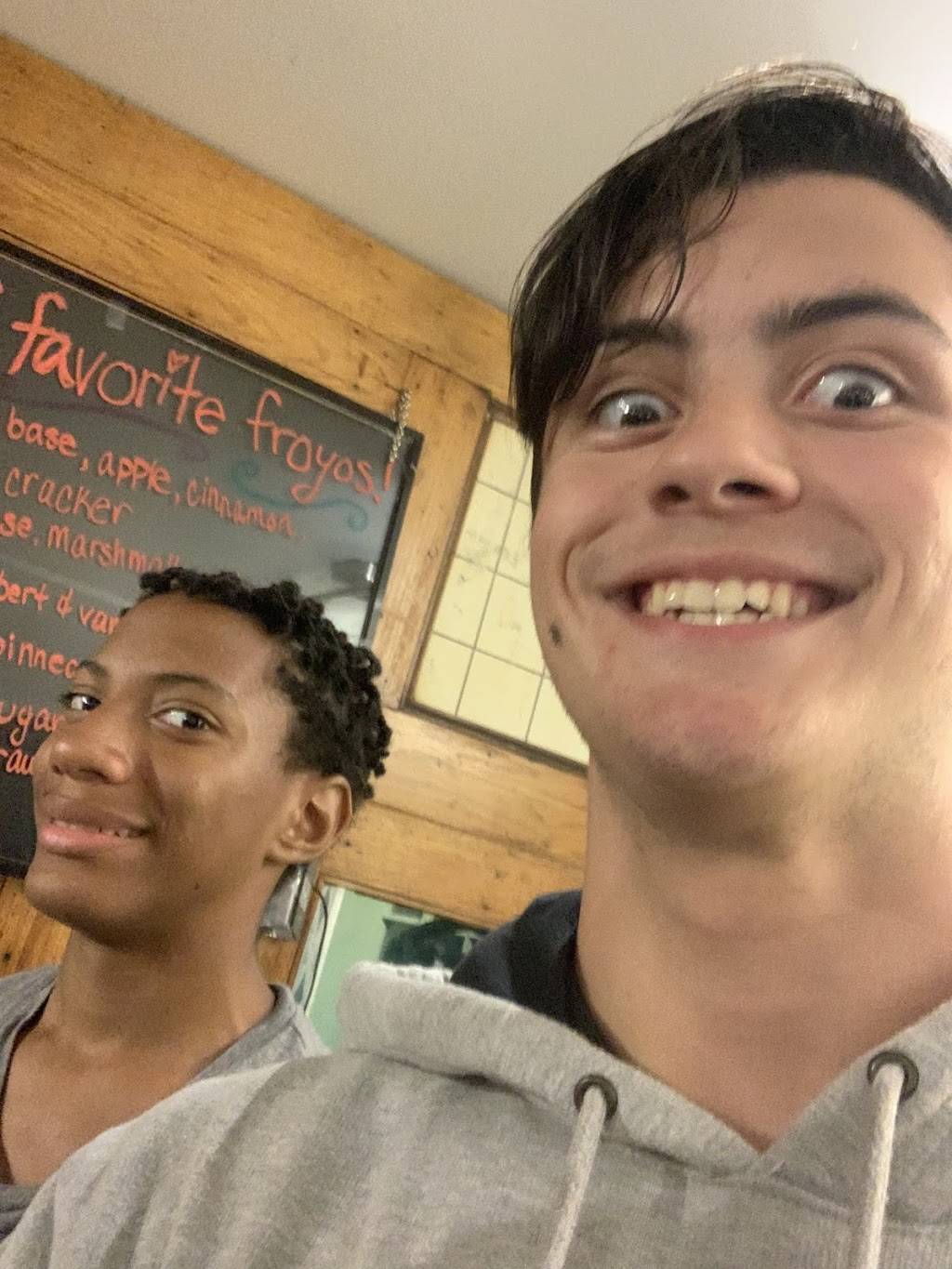 Salahs Scoops | restaurant | 176 Washington St, Gloucester, MA 01930, USA | 9782811910 OR +1 978-281-1910