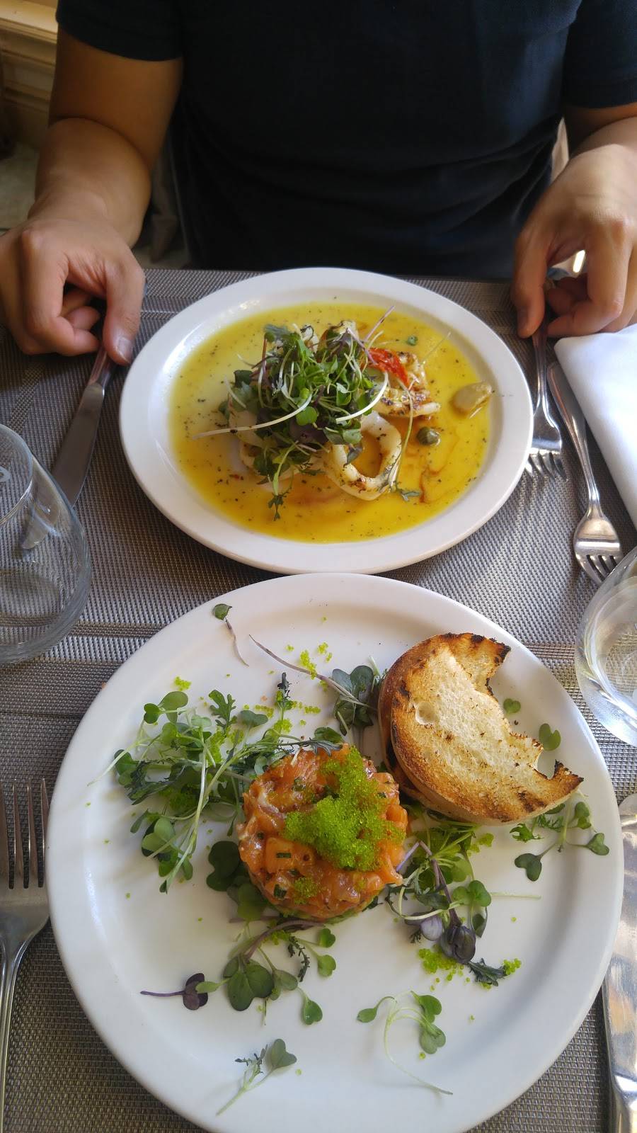 Veloute Bistro & Catering | restaurant | 2343 Queen St E, Toronto, ON M4E 1H2, Canada | 4166967392 OR +1 416-696-7392