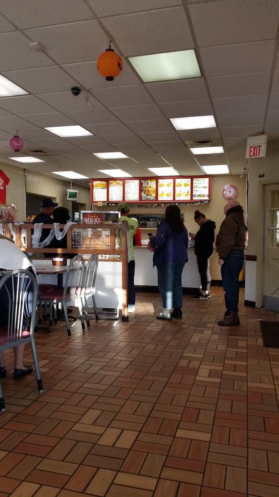 Lees Famous Recipe Chicken | restaurant | 6056 N Dixie Dr, Dayton, OH 45414, USA | 9378902291 OR +1 937-890-2291