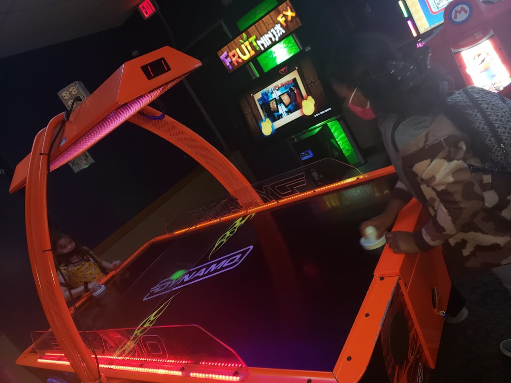 Bowlero Riverview | restaurant | 2908 Riverview Rd, Birmingham, AL 35242, USA | 2059913900 OR +1 205-991-3900