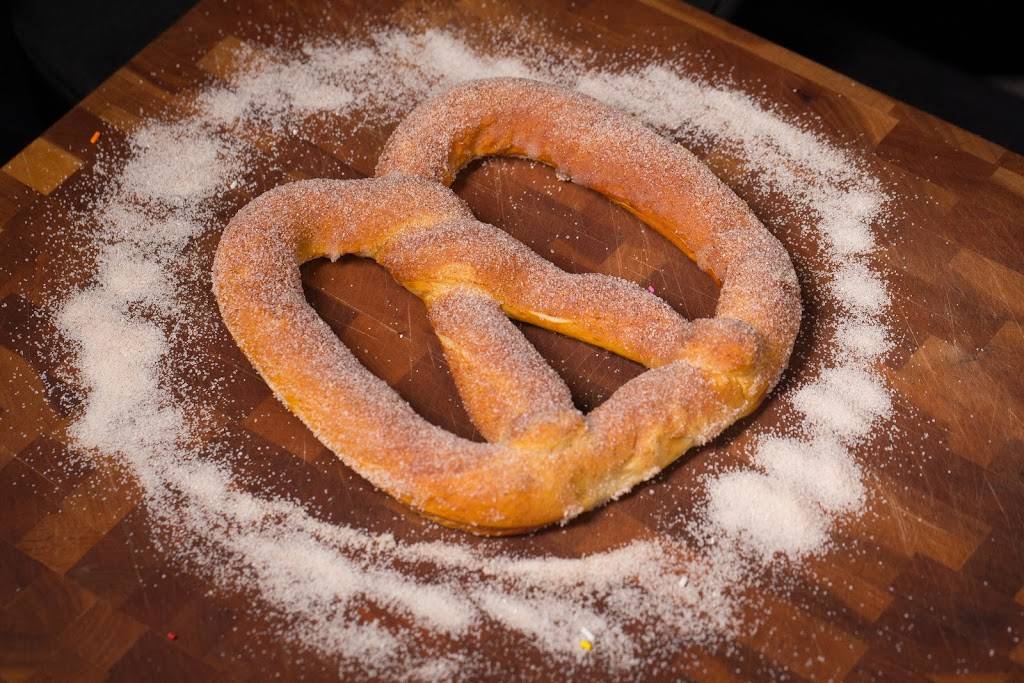 Mos Golden Pretzel | restaurant | 1 Promenade Cir Unit 155C, Thornhill, ON L4J 4P8, Canada | 9057075962 OR +1 905-707-5962