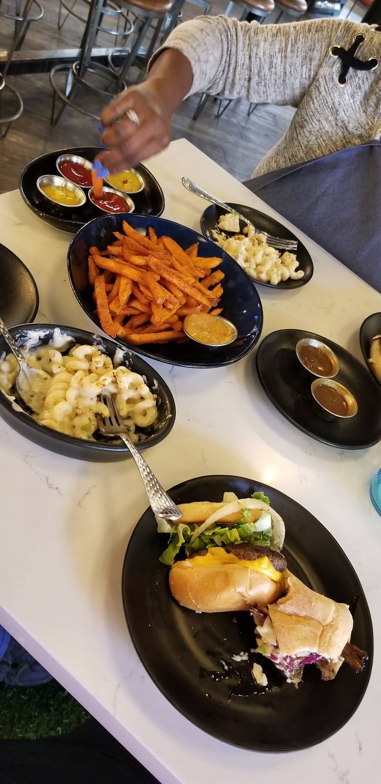 Hand Cut Chophouse | night club | 7135 E Camelback Rd #154, Scottsdale, AZ 85251, USA | 4804942008 OR +1 480-494-2008