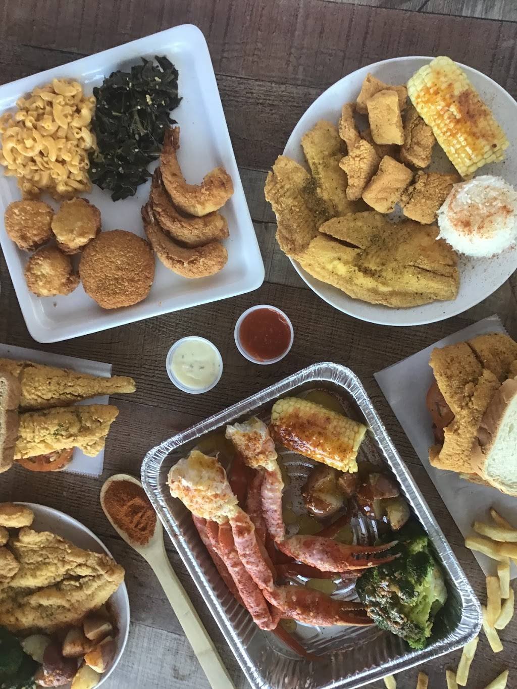 Seafood Hut | restaurant | 1936 MacDade Boulevard unit 24, Woodlyn, PA 19094, USA | 4844808877 OR +1 484-480-8877