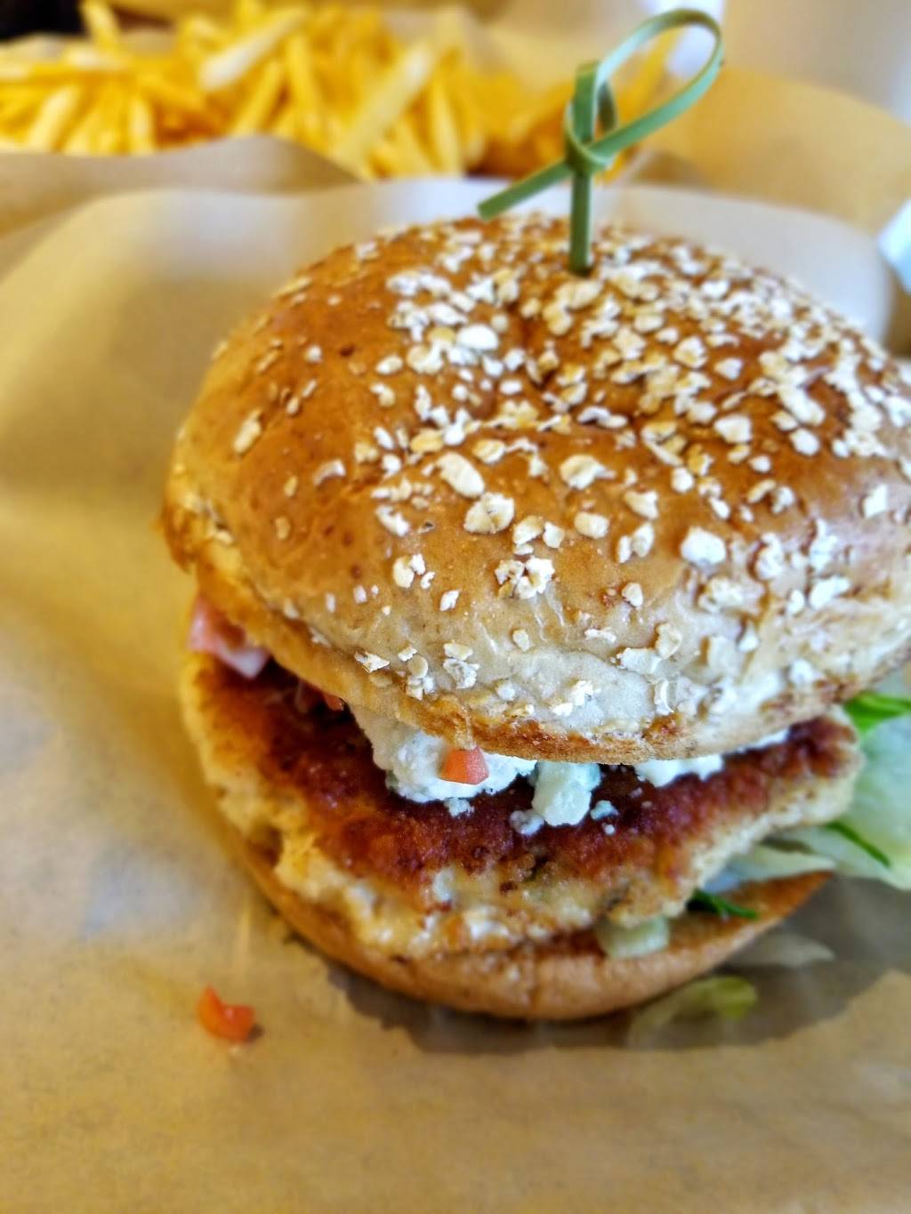 Burger 21 Lakeland | restaurant | 1601 Town Center Dr, Lakeland, FL 33803, USA | 8639378002 OR +1 863-937-8002