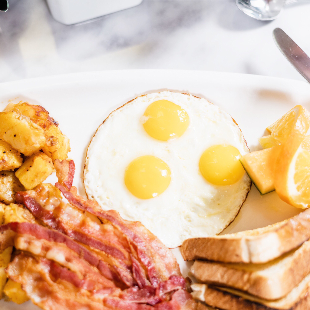 Eggsmart | restaurant | 280 North Service Rd W, Oakville, ON L6M 2S2, Canada | 6479564786 OR +1 647-956-4786