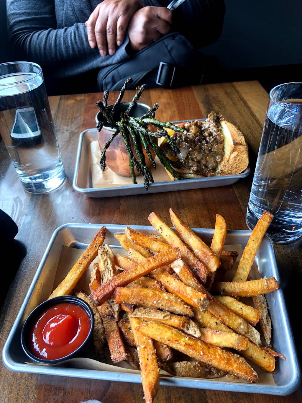 Rascals Tavern | restaurant | 2270 Golden Gate Dr, Greensboro, NC 27405, USA | 3369445527 OR +1 336-944-5527