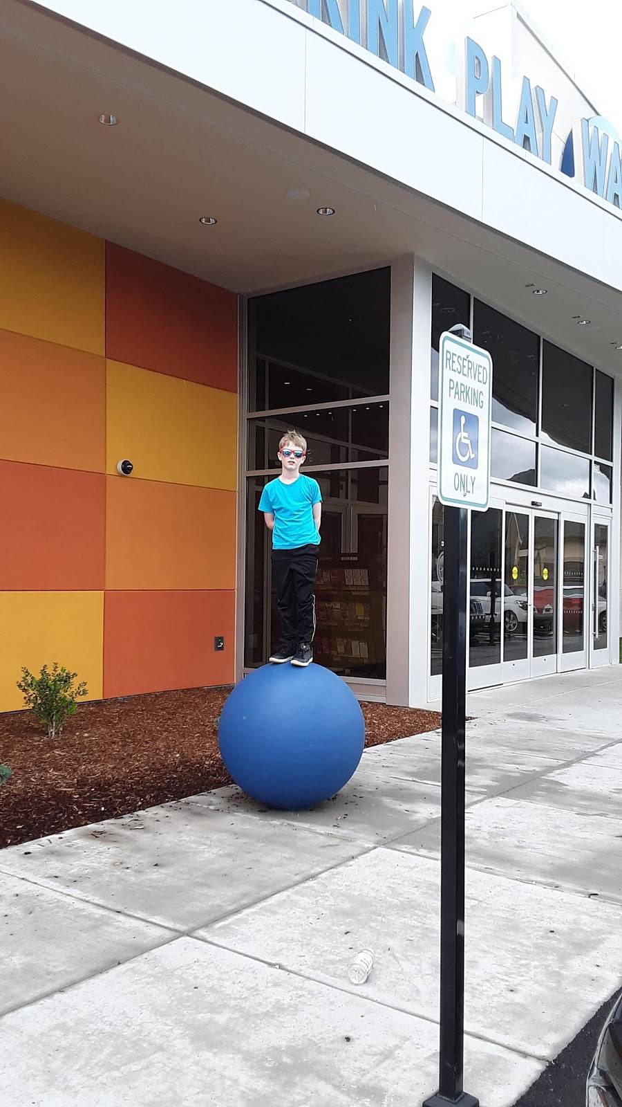 Dave & Busters | restaurant | 1554 Parkway, Sevierville, TN 37862, USA | 8658683500 OR +1 865-868-3500