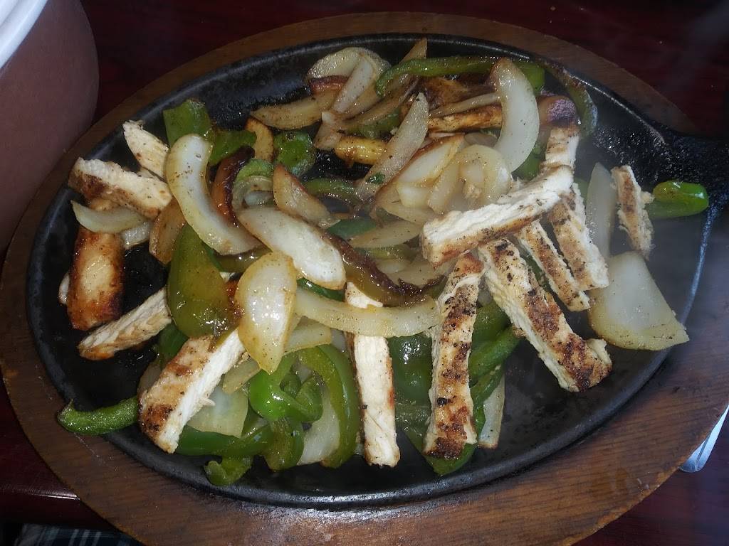 Chaps | restaurant | 23084 E Main St, Armada, MI 48005, USA | 5867844500 OR +1 586-784-4500