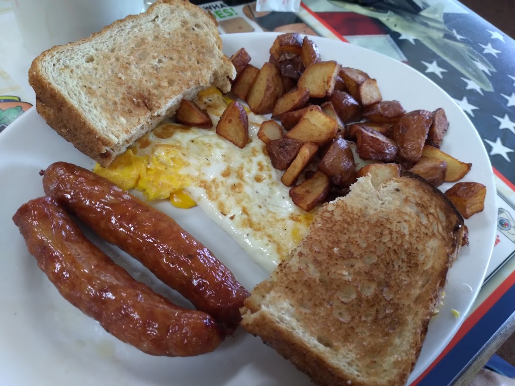 Joe & Eddies Family Restaurant | restaurant | 400 Eglin Pkwy NE, Fort Walton Beach, FL 32547, USA | 8502430733 OR +1 850-243-0733