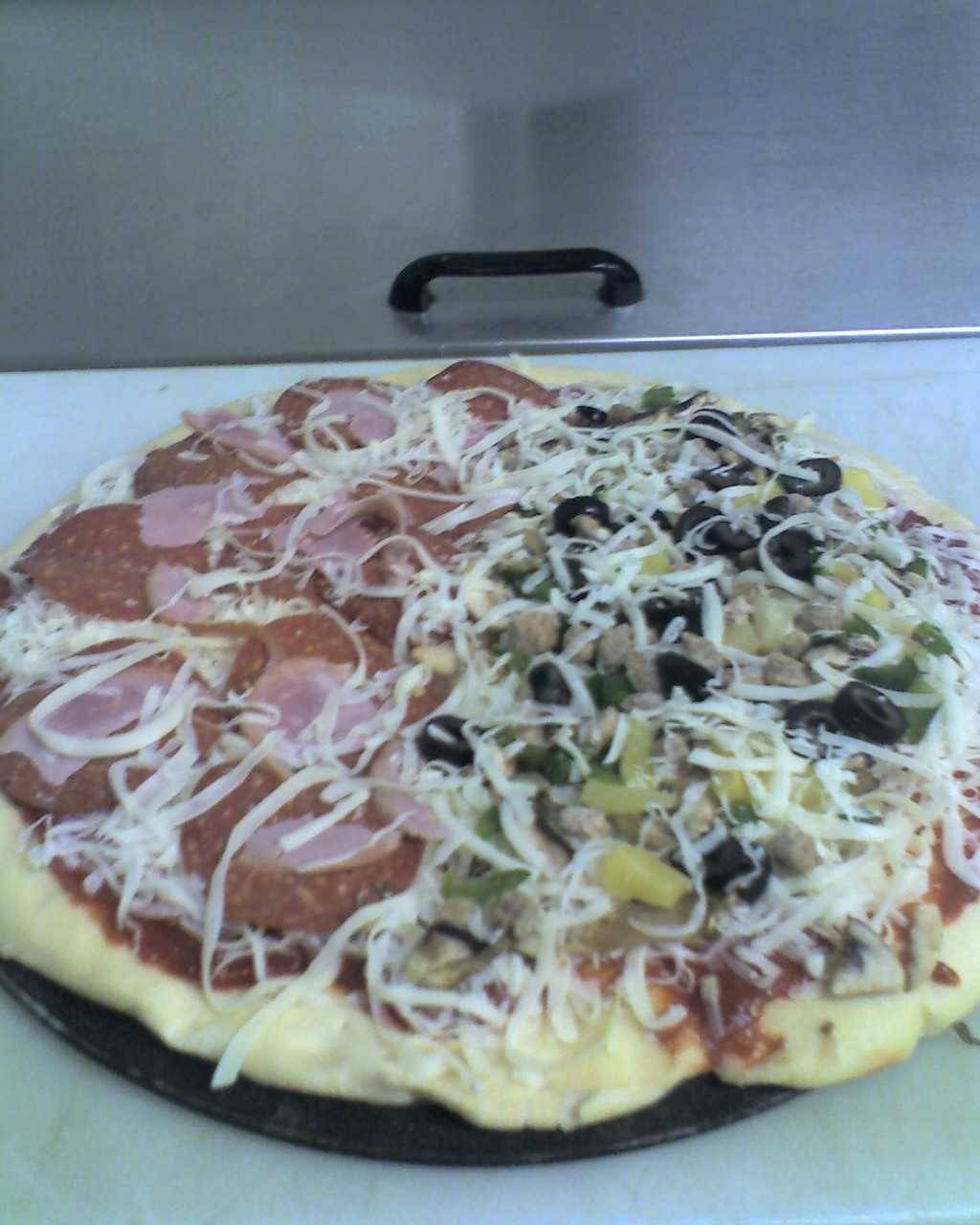 Farrahs Pizza | meal takeaway | 503 E Brundage Ln, Bakersfield, CA 93307, USA | 6613235560 OR +1 661-323-5560