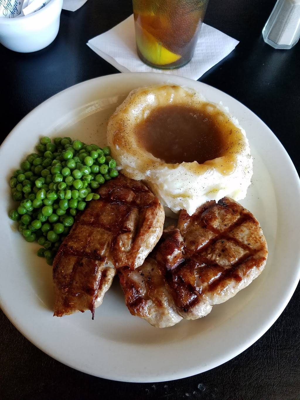 Squires Pub | restaurant | South, 1720 US-1, Southern Pines, NC 28387, USA | 9106951161 OR +1 910-695-1161