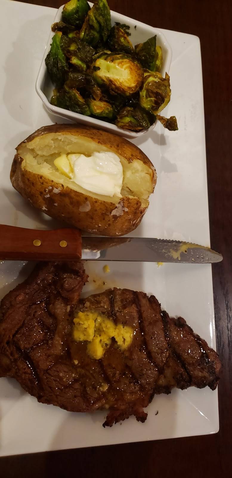 American SmokeHouse | restaurant | 719 3rd Ave, West Point, GA 31833, USA | 7065013600 OR +1 706-501-3600