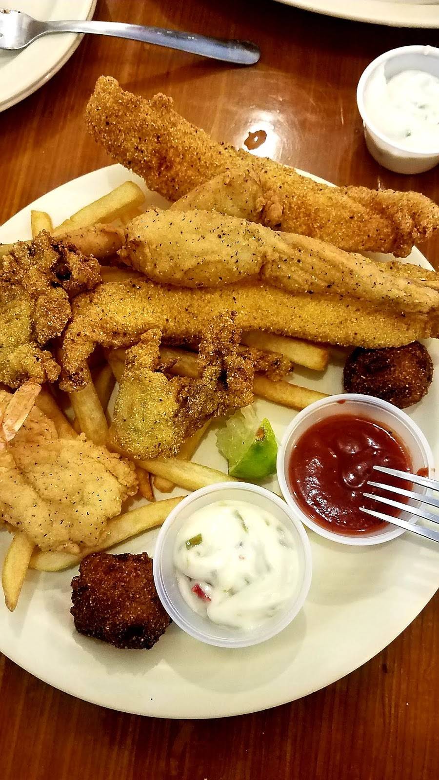 Dry Dock Oyster Bar | restaurant | 8522 Fredericksburg Rd, San Antonio, TX 78229, USA | 2106923959 OR +1 210-692-3959