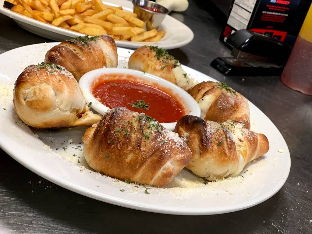 Munchy’s Pizza | restaurant | 7400 N Federal Hwy, Boca Raton, FL 33487, USA | 5619898870 OR +1 561-989-8870