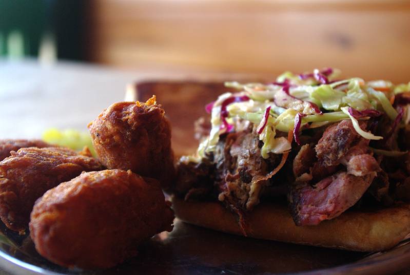 Big Green Q | restaurant | 6023 Maple St, Omaha, NE 68104, USA | 4022163000 OR +1 402-216-3000