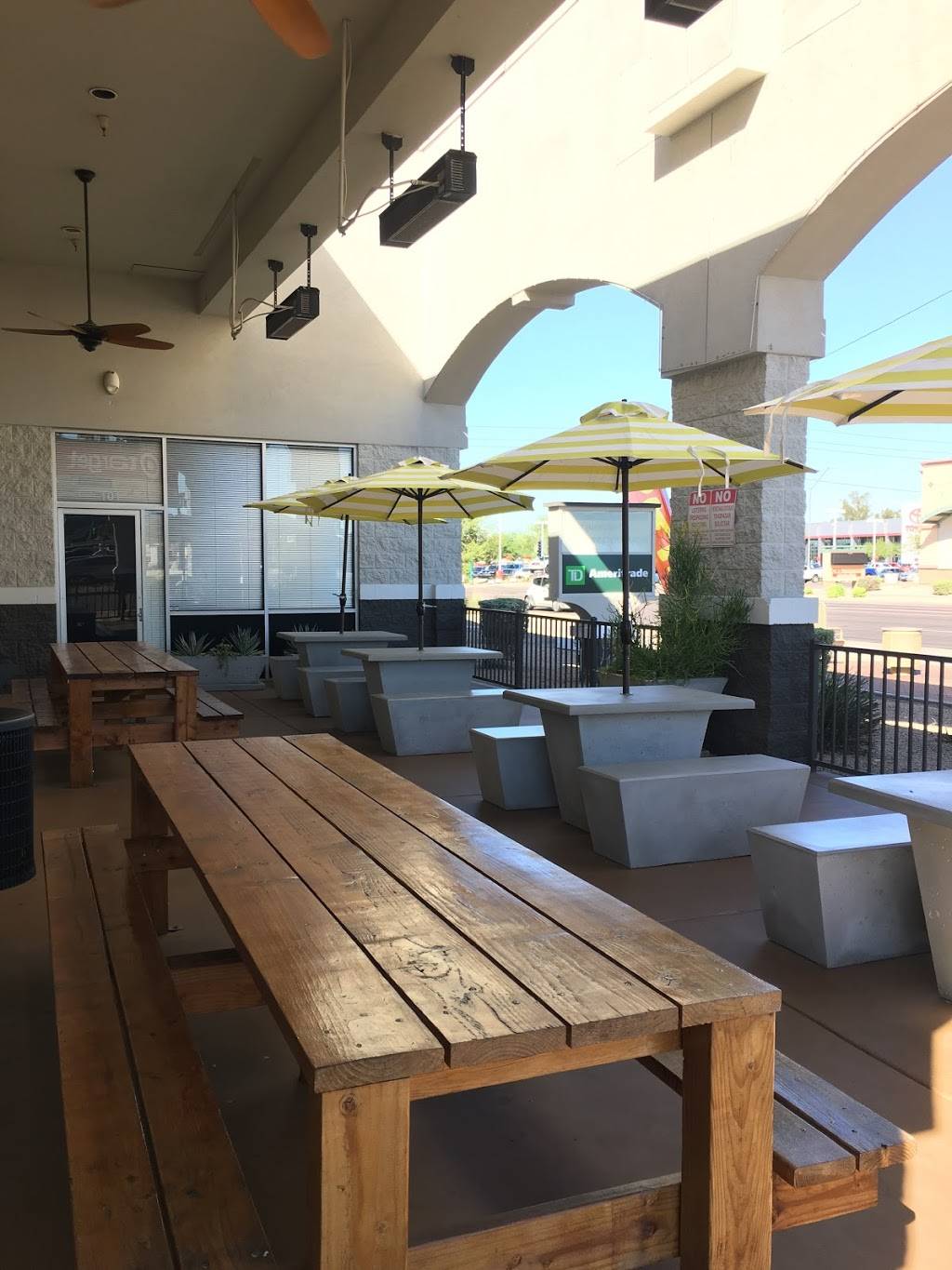 Baja Fresh | restaurant | 1615 E Camelback Rd, Phoenix, AZ 85016, USA | 6022644229 OR +1 602-264-4229