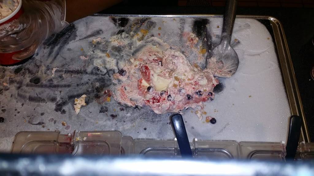 Cold Stone Creamery | bakery | 821 Ellsworth Dr, Silver Spring, MD 20910, USA | 3015881230 OR +1 301-588-1230