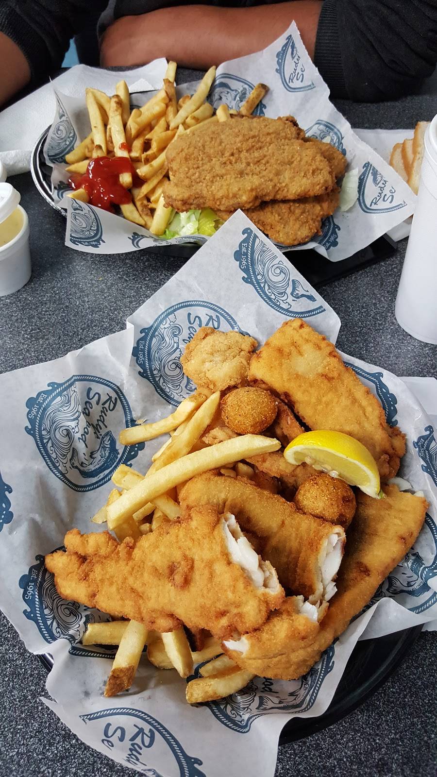 Rudys Seafood | restaurant | 4122 S Flores St, San Antonio, TX 78214, USA | 2105321315 OR +1 210-532-1315