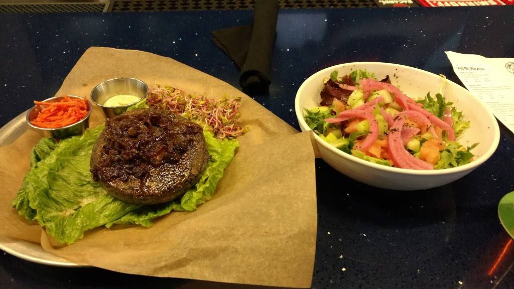 Owly Oop Sports Pub | restaurant | 305 S Madison St, Rockford, IL 61104, USA | 8159774303 OR +1 815-977-4303