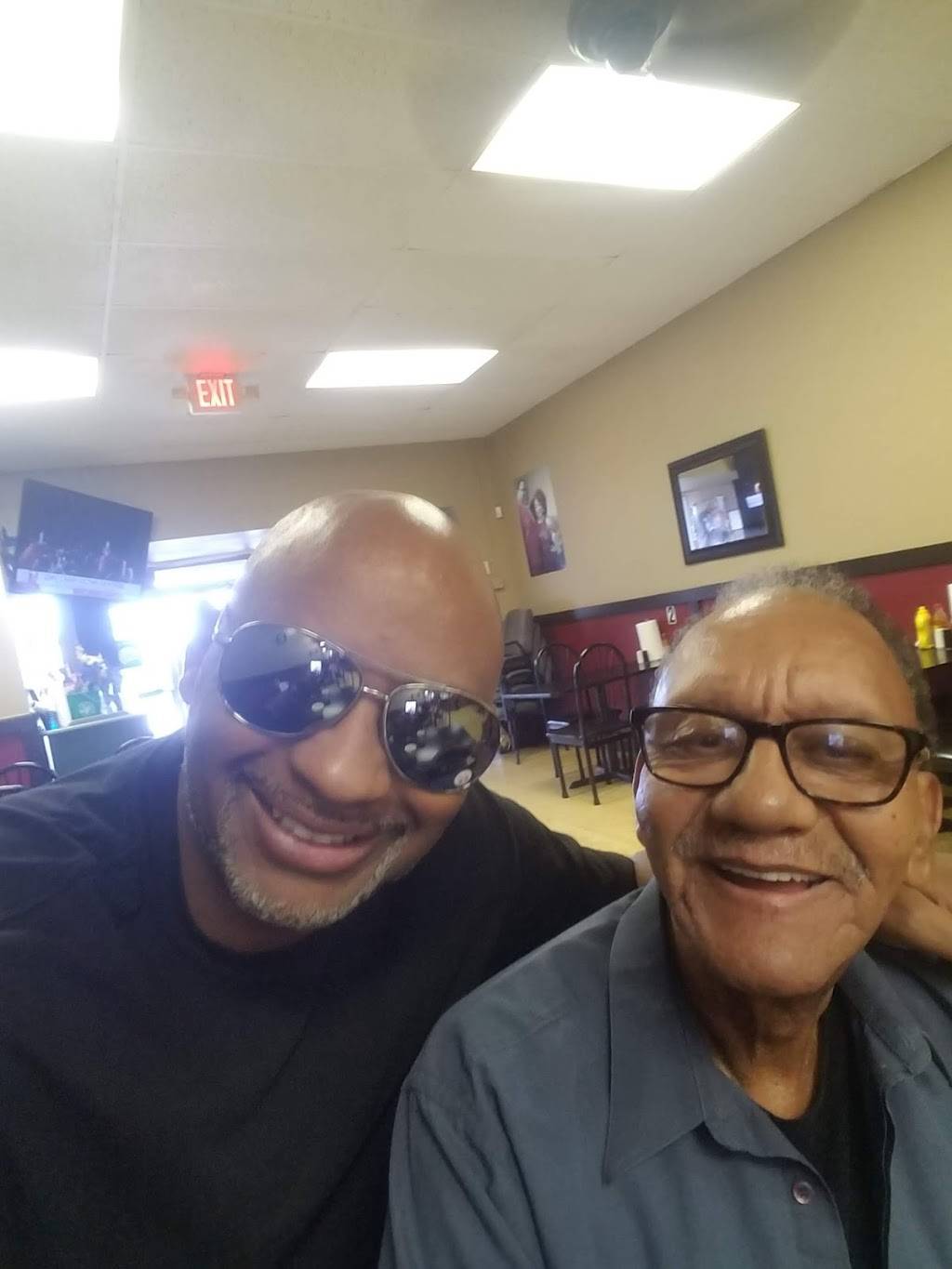 Big Glenns Grill | restaurant | 435 E Main St, Spartanburg, SC 29302, USA | 8645861609 OR +1 864-586-1609