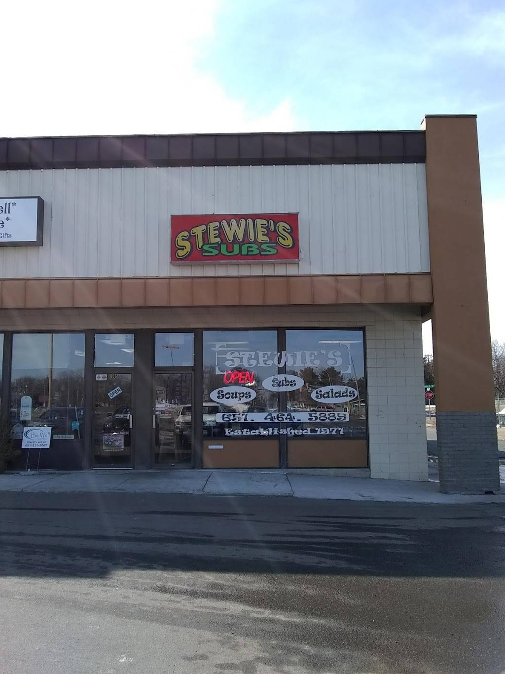 Stewies | restaurant | 804 Lake St S, Forest Lake, MN 55025, USA | 6514645889 OR +1 651-464-5889