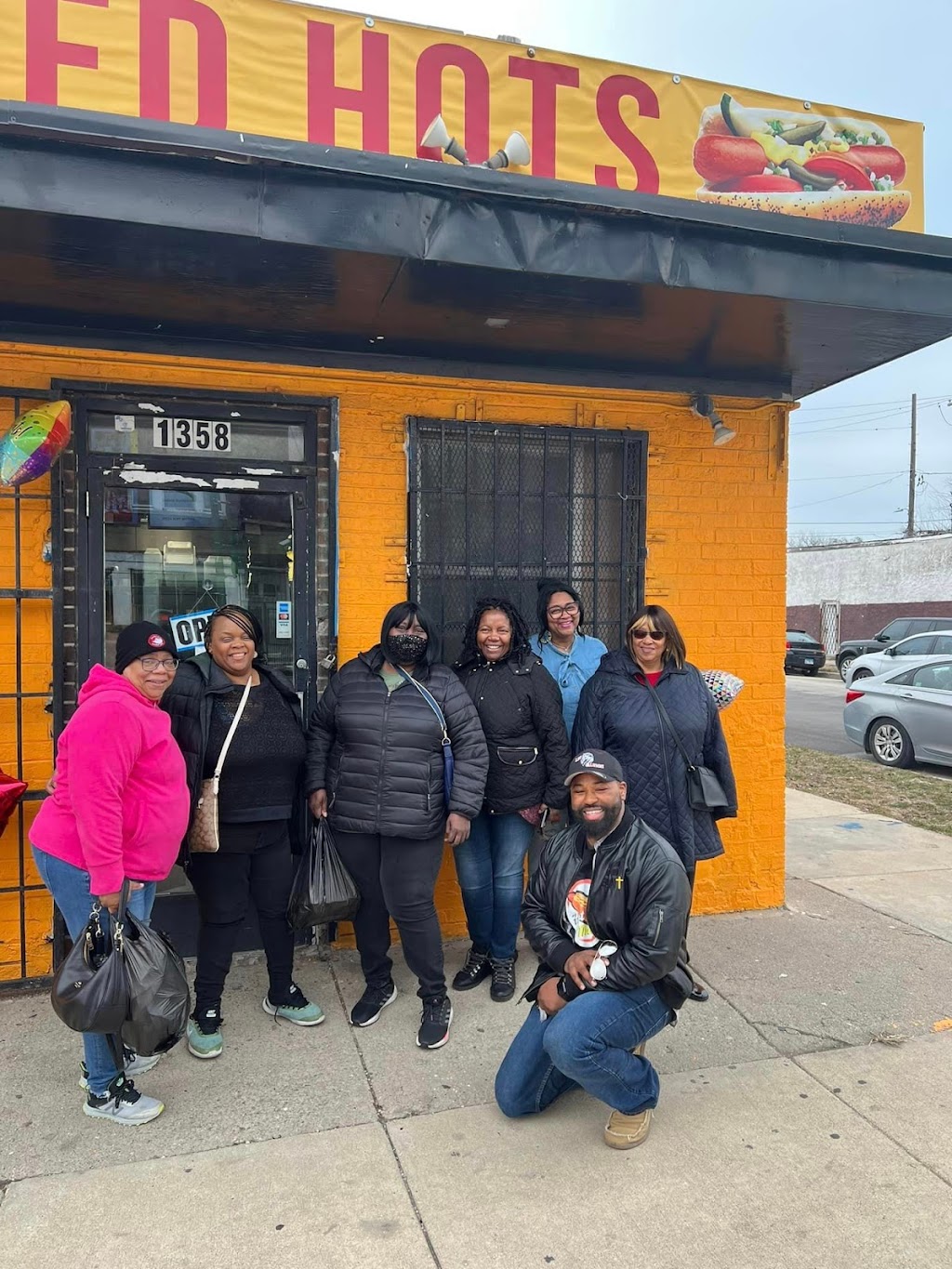 Hot Dog Magic | restaurant | 1358 E 75th St, Chicago, IL 60619, USA | 7739527063 OR +1 773-952-7063